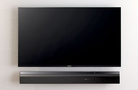 Soundbar umieszczony pod telewizorem