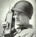 Stary telefon z czasów II Wojny Światowej
